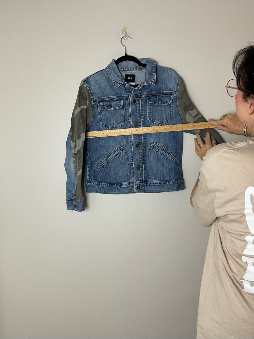 BDG Blue Denim Jacket with Green Camo Sleeves Utility Streetwear Country Size L - Picture 2 of 6